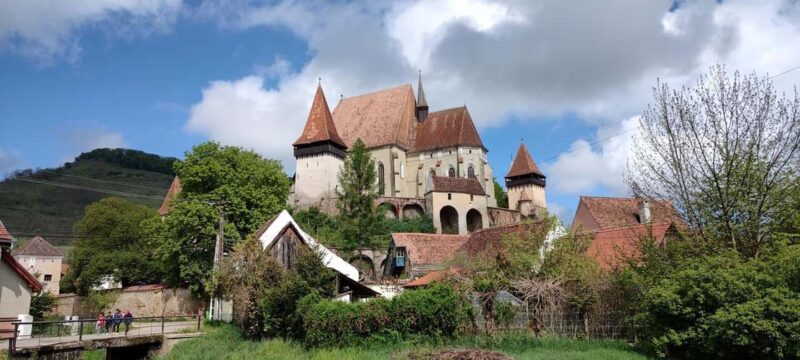 Brasov: Sighisoara, Biertan & Romani Culture Guided Tour - Visiting the Romani Community: Crafting Cultural Connections