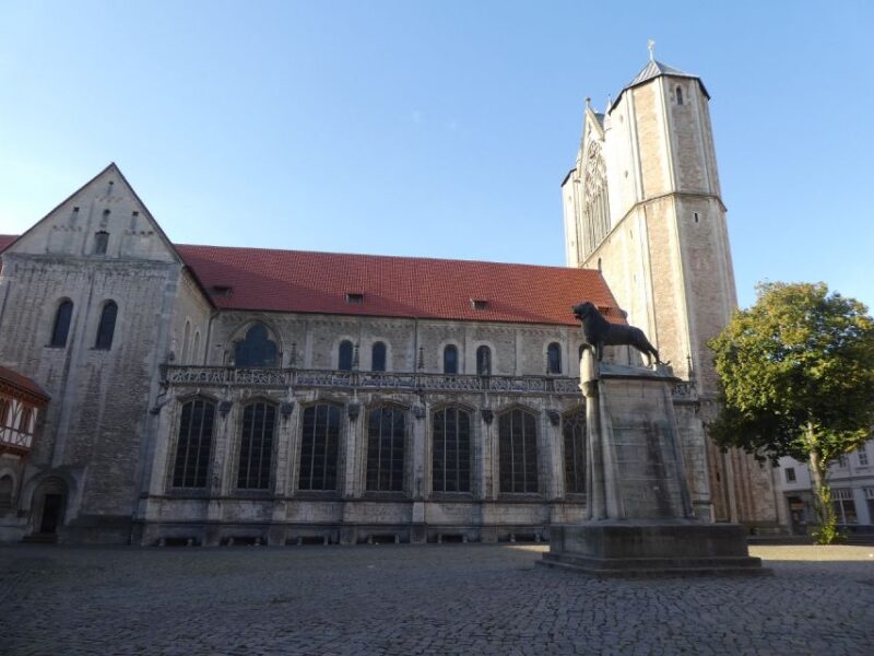 Braunschweig: Historischer Stadtrundgang mit zert. Guide - Discovering the Burgplatz and Brunswick Lion