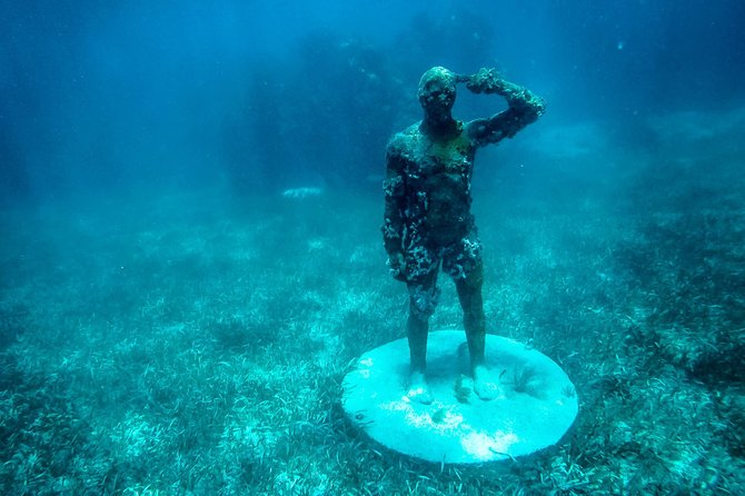 Breathtaking experience driving a speedboat in Cancun with Snorkeling included - Facilities: Showers, Lockers, and Snorkel Gear