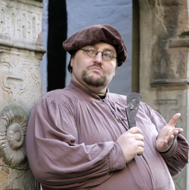 Bremen: Old Town Tour with Costumed Performer & Tour Guide - The Quirky Characters of Bremen: Off-Kilter Oddballs