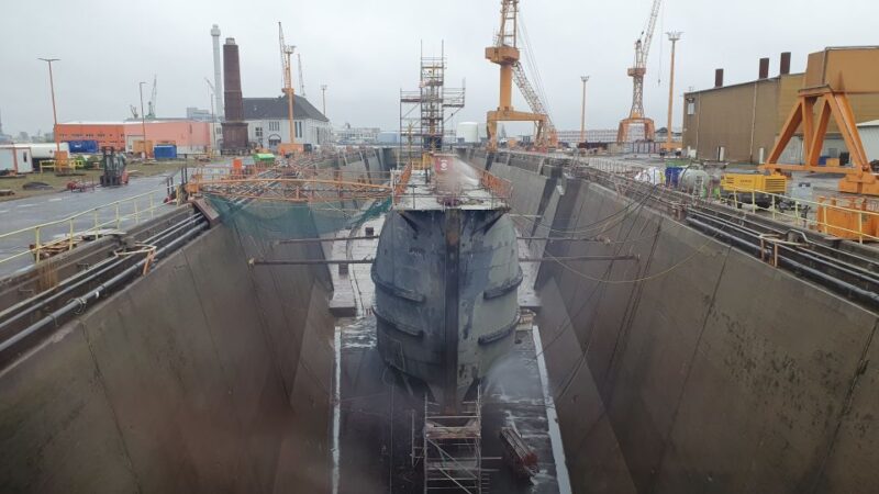 Bremerhaven: Harbor Bus Tour - Watching the Action at Schaufenster Fishery Harbor