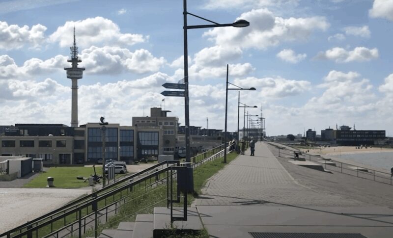 Bremerhaven: Sailor's yarn, legends and sea walking tour - The Poetic and Fairytale Side of Bremerhaven