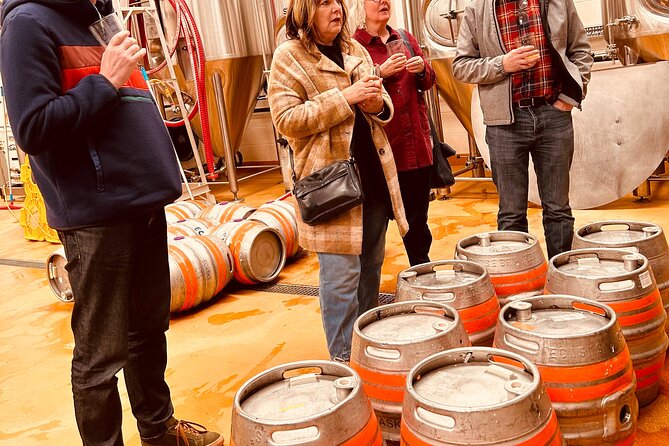 Brewery bus tour, 4 breweries, 12 beers, 1 pizza, 1 bus - The Guide and Atmosphere: Friendly and Informative