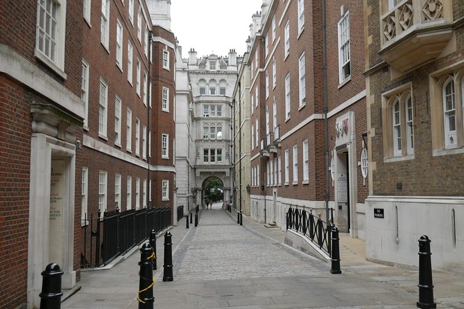 Bridget Jones Walking Tour of Locations - The Sum Up: A Must-Do for Bridget Jones Enthusiasts