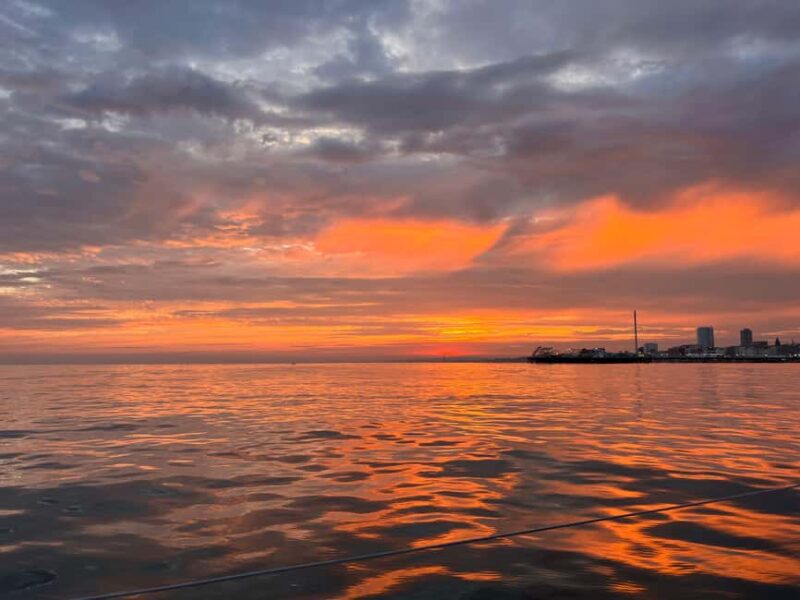 Brighton: Sunset Sailing Cruise with a Glass of Wine - Why This Sunset Sailing Tour Stands Out