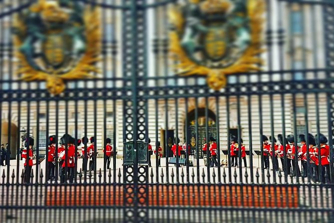 British Royalty walking tour including The Changing Of The Guard! - The Value of this Royal London Walk