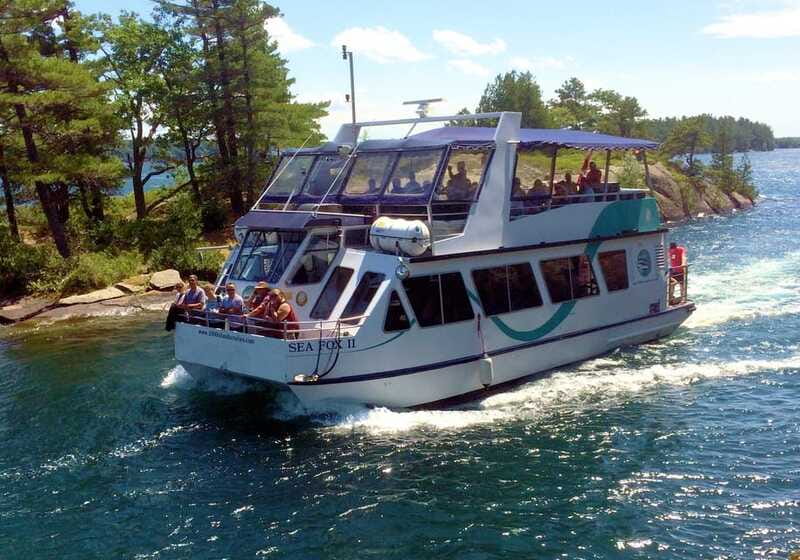 Brockville: 1000 Islands Cruise - The Experience Inside and Outside the Vessel