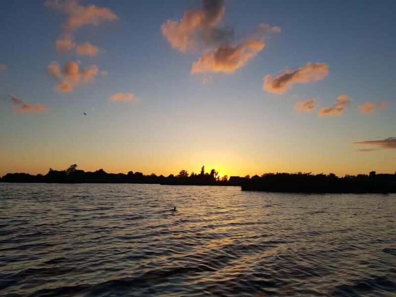 Broek in Waterland: Kayak Rental Close to Amsterdam - Practicalities: Parking, Access, and Physical Requirements