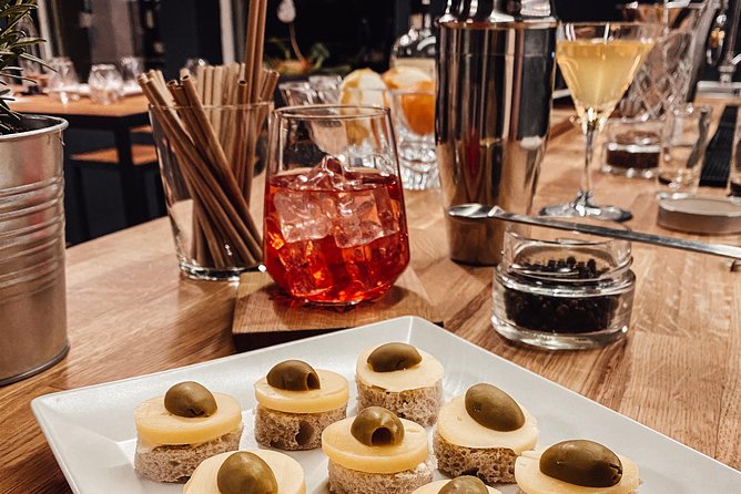 Broken Bones Gin Experience - Guided Tour Through the Spirit’s History and Philosophy