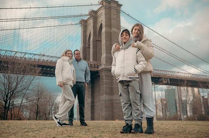 Brooklyn Bridge Dumbo Walking Tour with Photography Experience - Walking Across the Brooklyn Bridge and Scenic Sightseeing