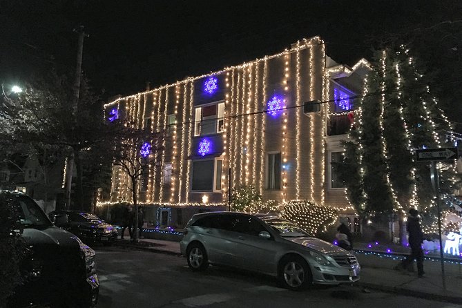 Brooklyn Christmas Lights Walking Tour at Dyker Heights - Pacing and Weather Considerations