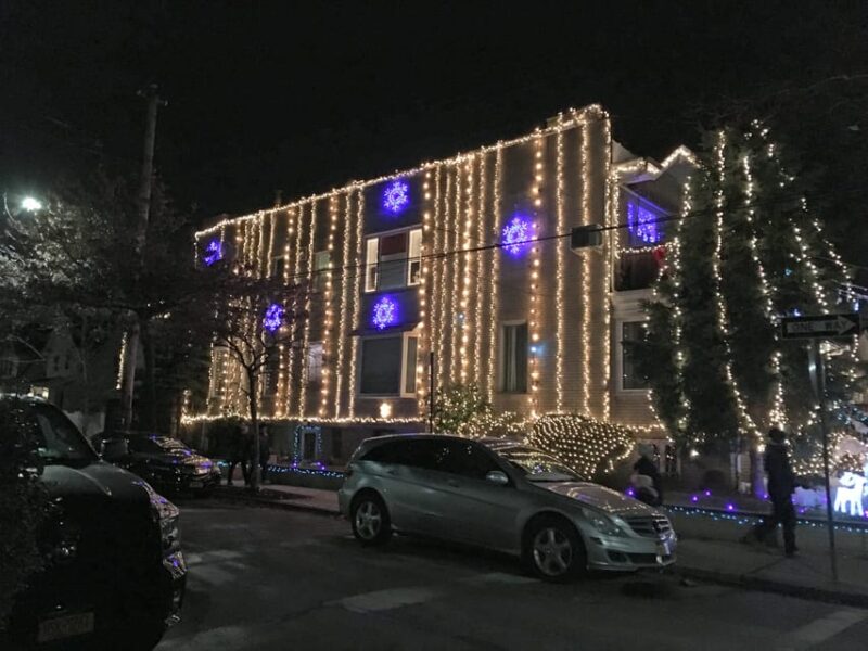 Brooklyn: Dyker Heights Christmas Walking Tour - Crowd Levels and How to Handle Them