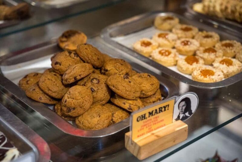 Brooklyn Food Tour of Mom-and-Pop Culinary Gems - Middle Eastern Bakery: A Cultural Landmark