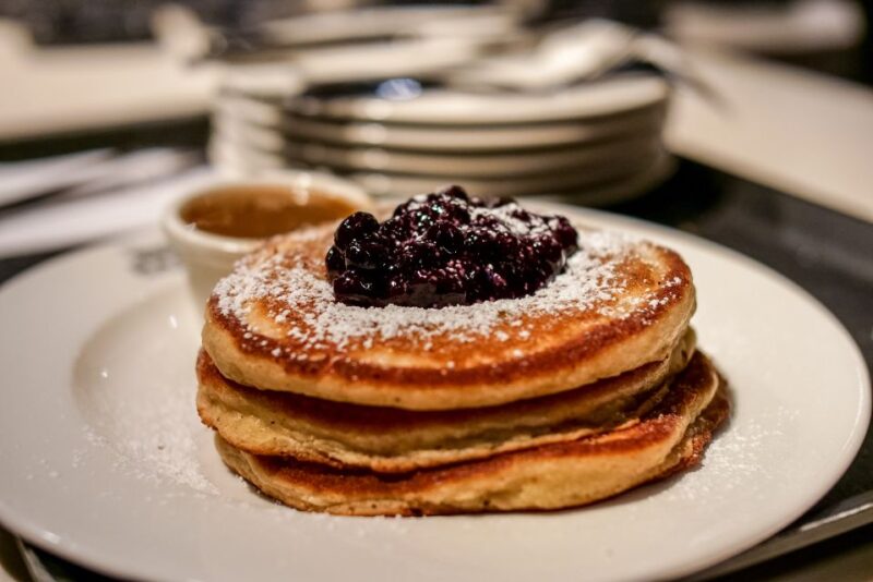 Brooklyn Heights and Dumbo: Guided New York Food Tour - Logistics and Group Experience