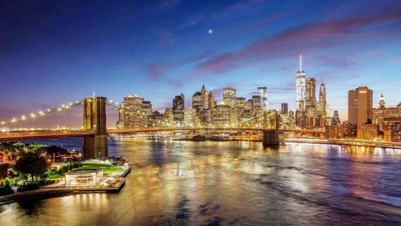 Brooklyn: Movie Locations Guided Tour with Entry Ticket - Walking Across the Brooklyn Bridge