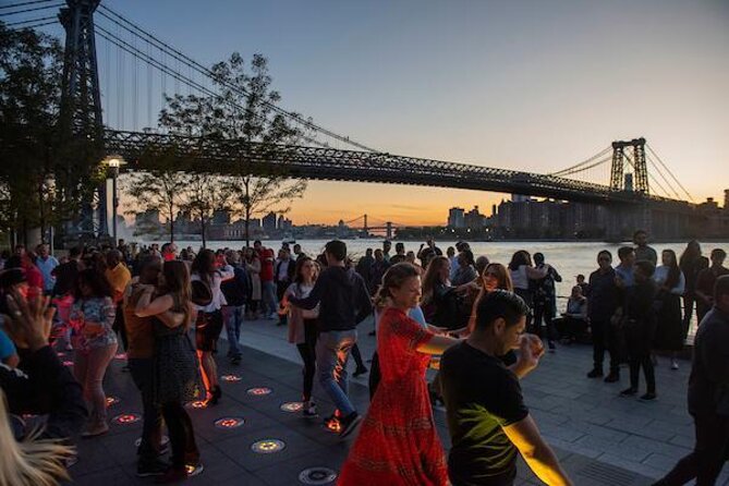 Brooklyn, NY: Echoes of the Painted Streets Exploration Game - Discover Brooklyn’s Vibrant Street Art with the Echoes of the Painted Streets Exploration Game