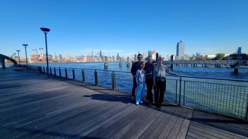 Brooklyn, Williamsburg, and Dumbo Guided Tour in French - Crossing the East River by Ferry to DUMBO