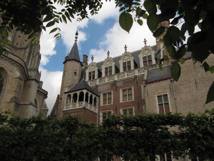 Bruges: 2.5-Hr Walking Tour from train station to Markt - Key Points