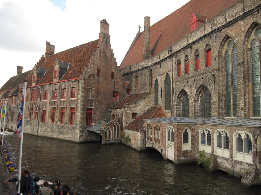 Bruges: 2.5-Hr Walking Tour from train station to Markt - Practical Details: Meeting Point, Duration, and Cancellation Policy