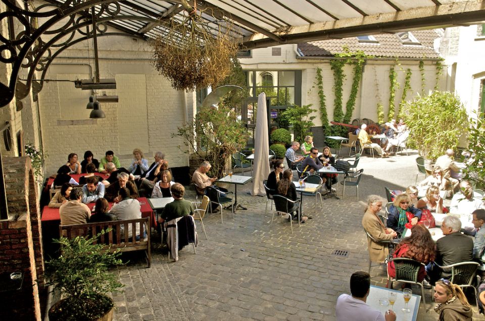 Bruges: 3-Hour Beer and Chocolate Tasting Private Tour - Practical Details: Logistics and Group Size