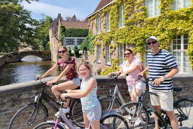 Bruges by bike with friends and family! - Romantic Moments at Minnewater Lake