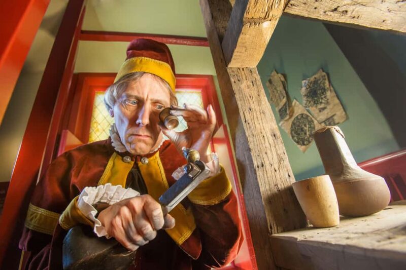 Bruges: Diamond Museum Ticket with Polishing Demonstration - The Daily Diamond Polishing Demonstration