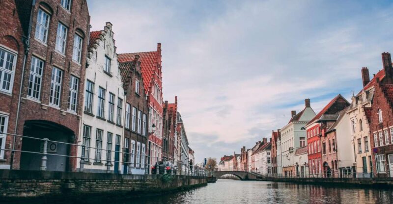 Bruges: Express Walk with a Local in 60 minutes - Exploring Bruges’s Landmark Highlights