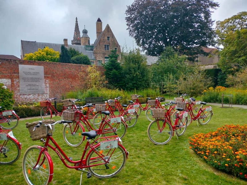 Bruges: Guided Retro Bike Tour of Highlights and Hidden Gems - Comfort and Safety on Retro Bikes