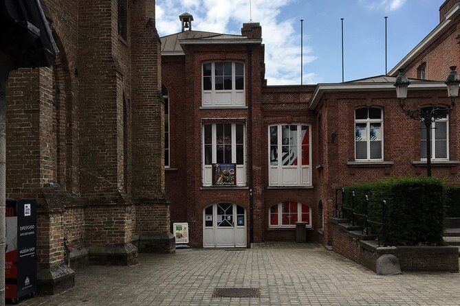 Bruges Legends and Hidden Treasures: A Self-Guided Audio Tour - Photographing the Lake of Love