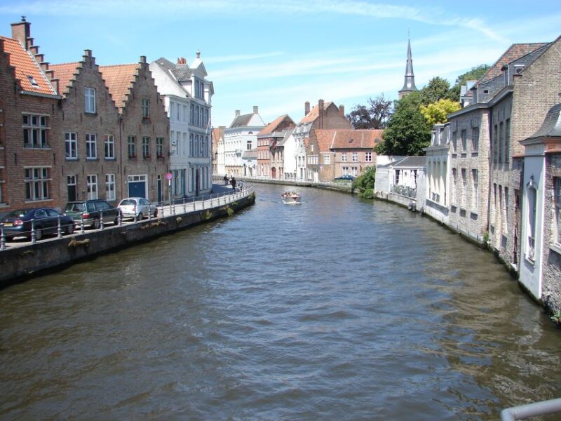 Bruges Private 2-Hour Walking Tour - Visiting Bruges Must-See Squares and Landmarks