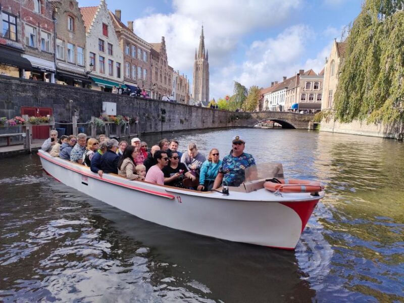 Bruges: Small Group Boat Cruise and Guided Walking Tour - Chocolate Tasting: Tasting Artisanal Belgian Chocolate