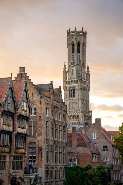 Bruges: Traditional Food Group Walking Tour - Savoring Bruges’ Traditional Waffles and Beer