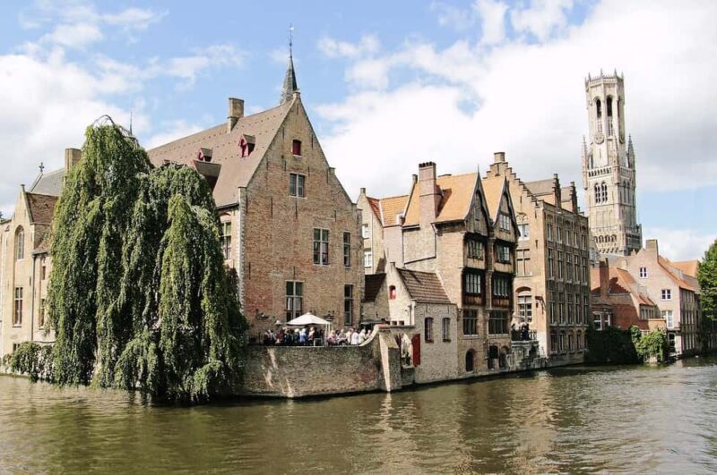 Bruges: Walking Tour, praline, Canal Cruise, and Burger Meal - Explore Bruges in 3.5 Hours: Walking, Canal Cruise, and Food Experiences
