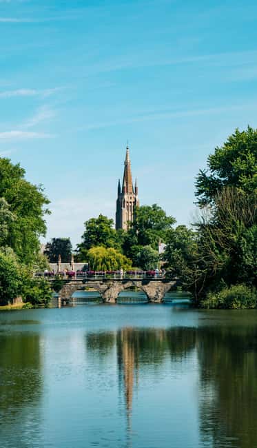 Bruges: Walking Tour, praline, Canal Cruise, and Burger Meal - Key Points