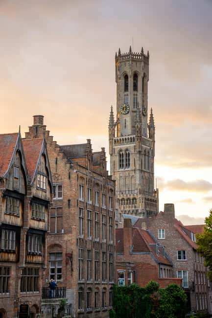 Bruges: Walking Tour, praline, Canal Cruise, and Burger Meal - Scenic 35-minute Canal Cruise with Reserved Seating