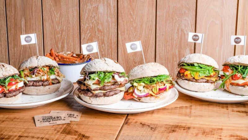 Bruges: Walking Tour, praline, Canal Cruise, and Burger Meal - Practical Details: Meeting Point, Duration, and Booking