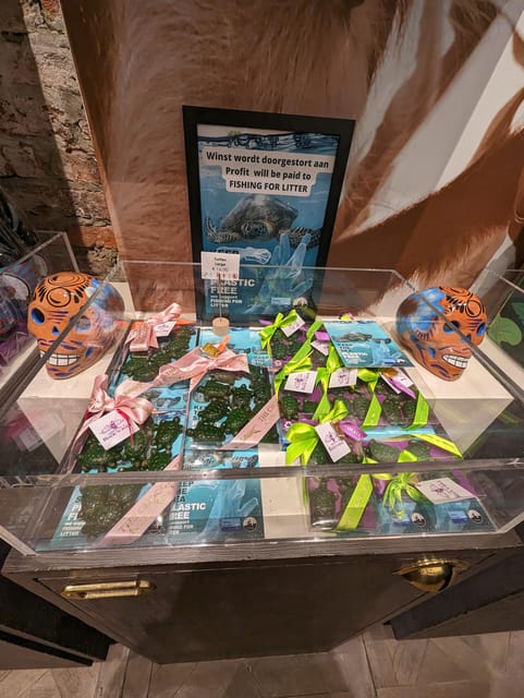 Bruges: Walking Tour with Hot Chocolate & Chocolate Tasting - Key Points