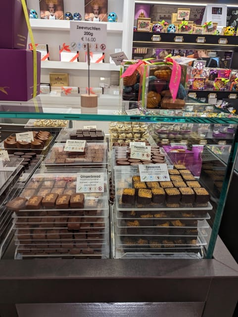 Bruges: Walking Tour with Hot Chocolate & Chocolate Tasting - Who Will Most Enjoy This Tour?