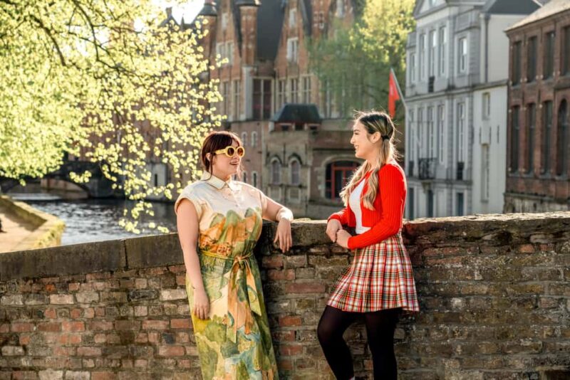 Bruges : Your private 1 hour photoshoot in the medieval city - The Experience in a Nutshell