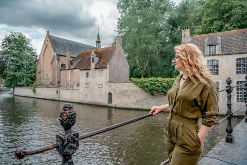 Bruges : Your private 30min. photoshoot in the medieval city - Capture Bruges in Style: A 30-Minute Private Photoshoot for Up to 5 People