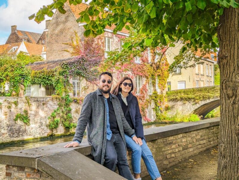 Bruges : Your private 30min. photoshoot in the medieval city - Flexibility with Meeting Points and Availability