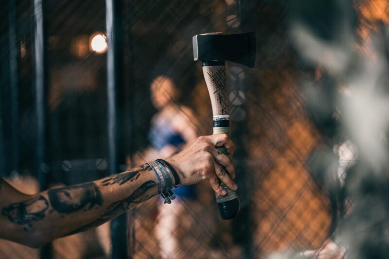 Brussels: Axe Throwing & Craft Beer Experience - The Role of Guides and Staff