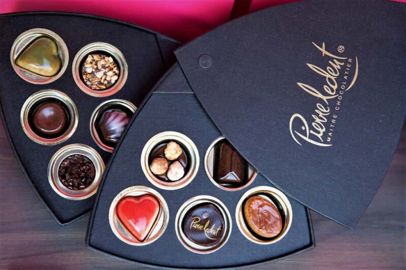 Brussels: Chocolate Workshop and Guided Walking Tour - Sampling Belgian Pastries During the Tour