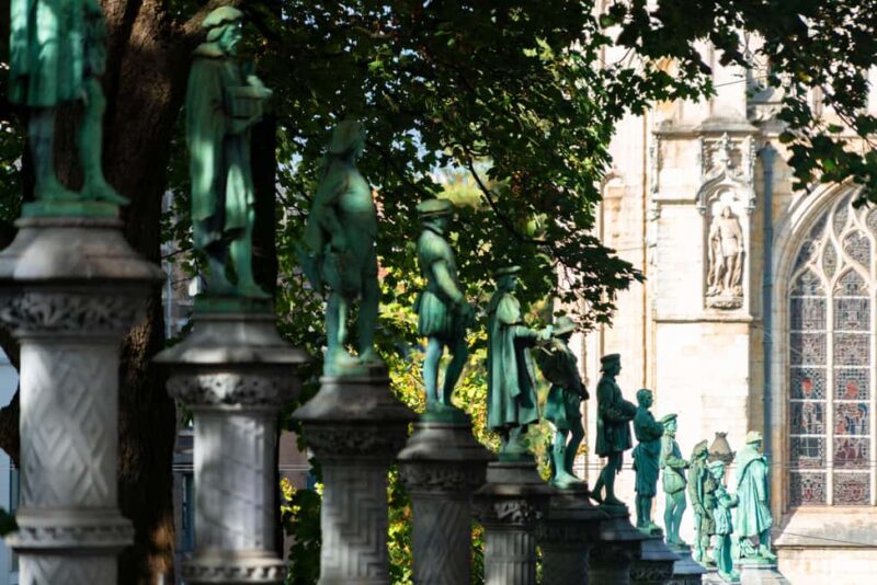 Brussels: city walking tour with a local Economic Historian - Starting at Brussels Iconic La Grand Place