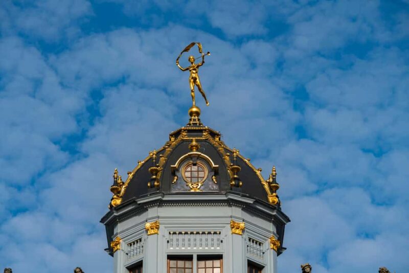 Brussels: city walking tour with a local Economic Historian - Walking Through the Petit Sablon Square and Fine Arts Museums