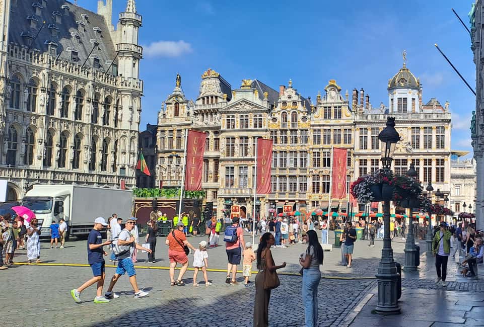 Brussels: Food Tour with Lunch, Chocolate, Beer, & Waffles - Indulge in Brussels Waffles or Chocolate Mousse