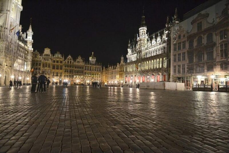 Brussels: Guided Sightseeing Walking Tour - Exploring Offbeat and Traditional Sites