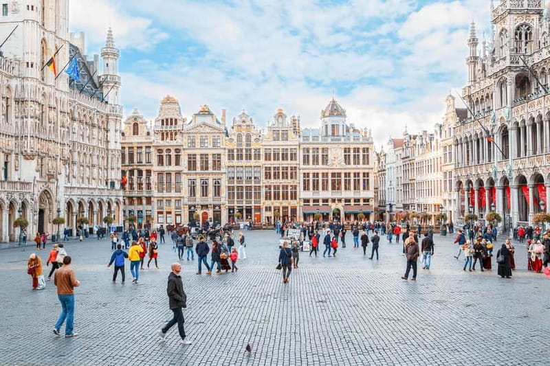 Brussels: Highlights and Hidden Corners Private Guided Walk - Savoring Belgian Beer in a Cozy Local Bar