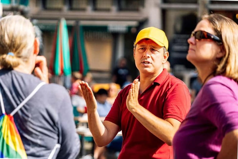 Brussels: Historical Tour with Chocolate & Waffle Tasting - Visiting the Grand Place and Royal Galleries