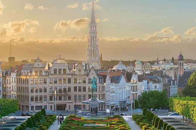 Brussels: Historical Walking Tour with Chocolate & Waffle Tasting - Honoring a War Hero at Place Saint-Jean